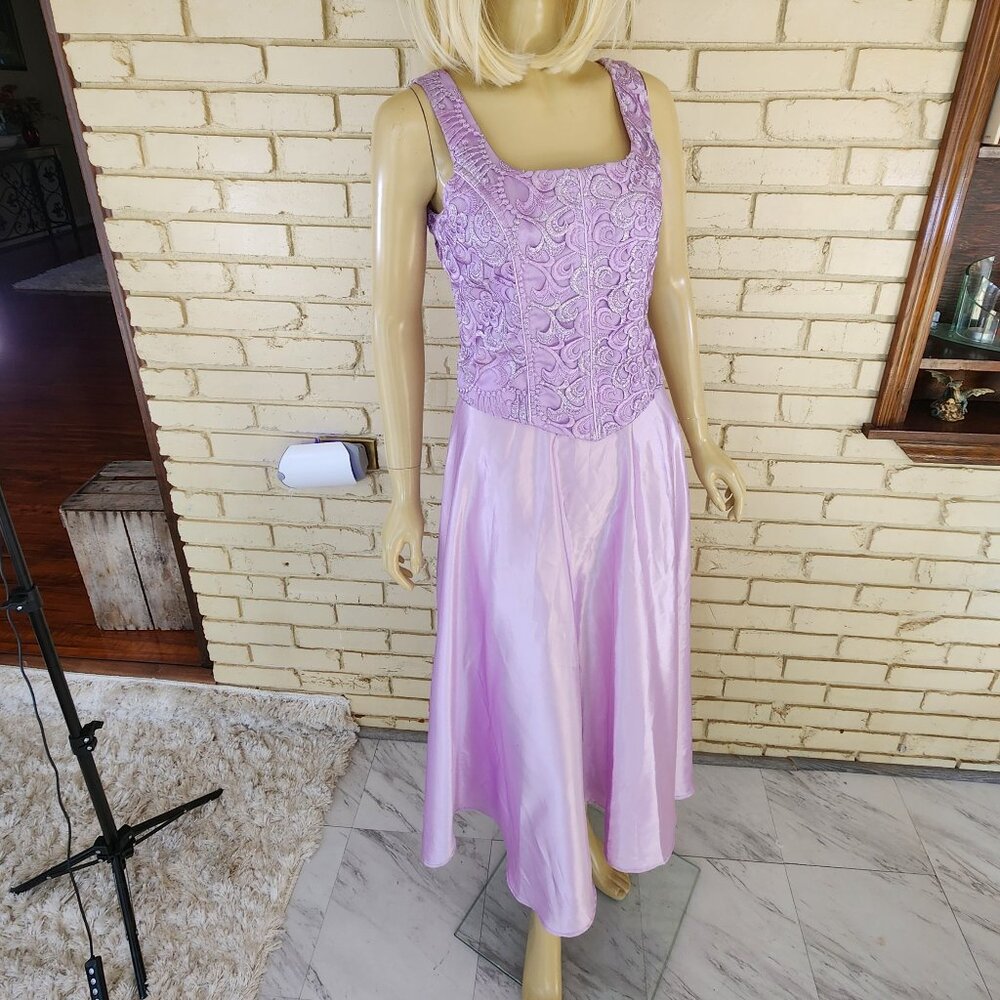 Like New Avian Womens Lilac Formal Dress Full Length Size Small